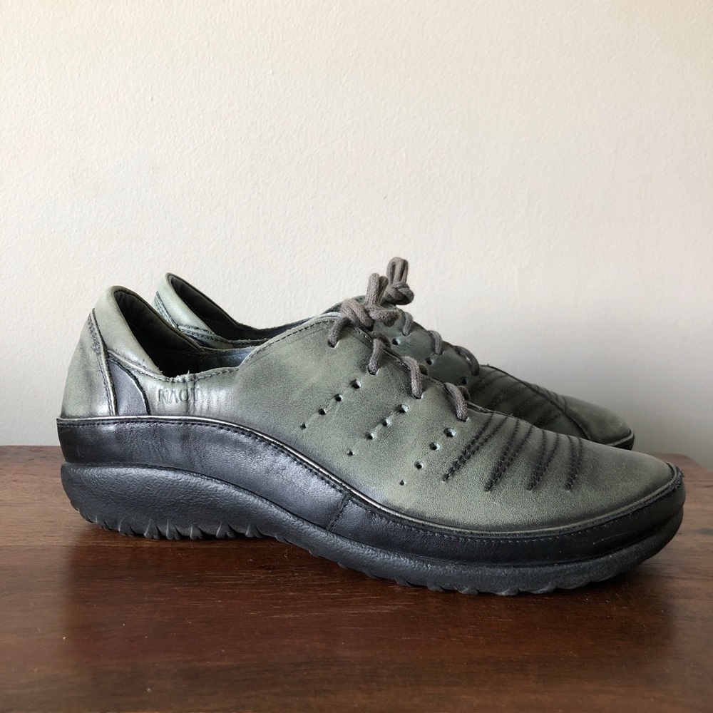 Naot Kumara leather lace up flats shoes sage green black 39 (8).
